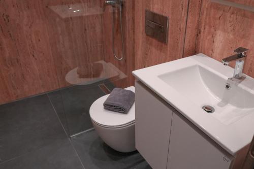 THE LOT luxury suites