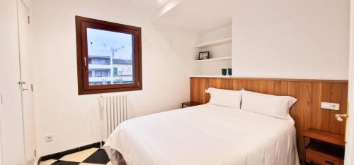 a bedroom with a white bed and a window at Best Leisure in Playa de Palma in Can Pastilla