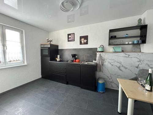 Una cocina o cocineta en Camping Waldfrieden