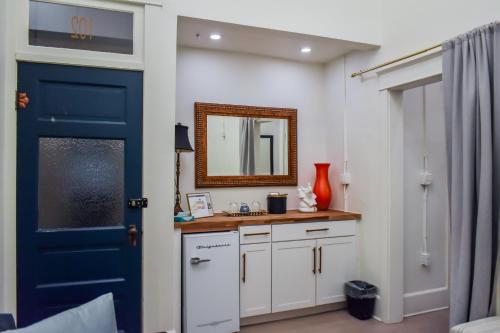 a bathroom with a blue door and a sink at Warner Hotel in Bisbee