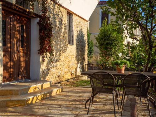 Beautiful house with garden and amazing lake view