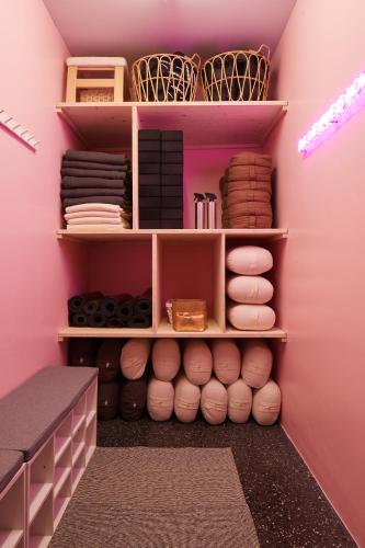 a room with pink walls and shelves with vases at Greulich Design & Boutique Hotel in Zürich