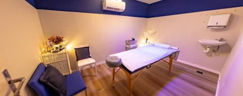 a small room with a hospital bed and a sink at Grande Hotel da Barra in Salvador