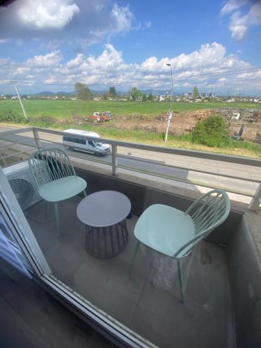 two chairs and a table on a balcony with a view at Amplio, comodo y remodelado departamento in Curicó