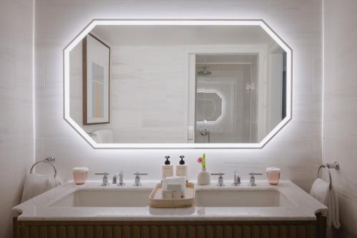 Regent Santa Monica Beach by IHG photo 75