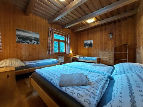 Ένα ή περισσότερα κρεβάτια σε δωμάτιο στο Chalets Hana