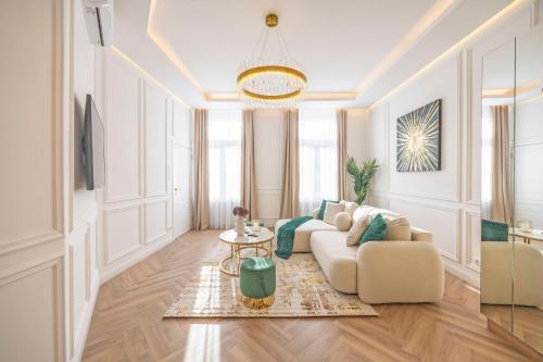 Luxurious Charming E47 City Center Suite by Prestige Homes