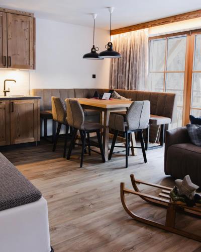 a kitchen and living room with a table and chairs at Samnaun, ChaletdMot in Samnaun
