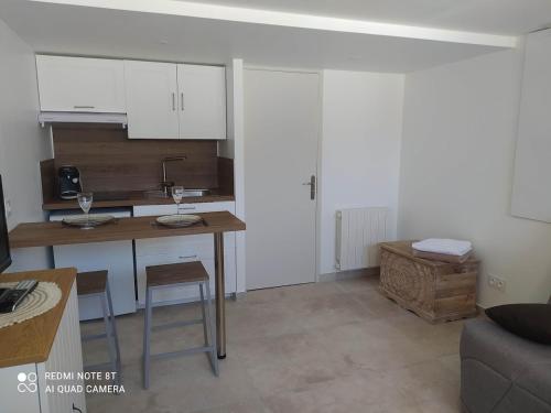 Studio entrée indépendante idéal vacance ou travail