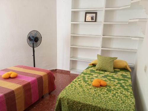 Posteľ alebo postele v izbe v ubytovaní Salobreña Piso a 900m playa con cochera doble y wifi
