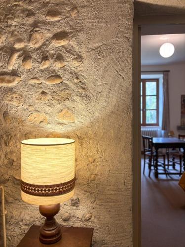 Χώρος καθιστικού στο LA CHARTREUSE DE LA SYLVE BÉNITE family home