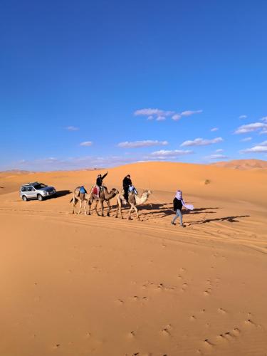 Επισκέπτες που μένουν στο Lenas Desert Camp Merzouga