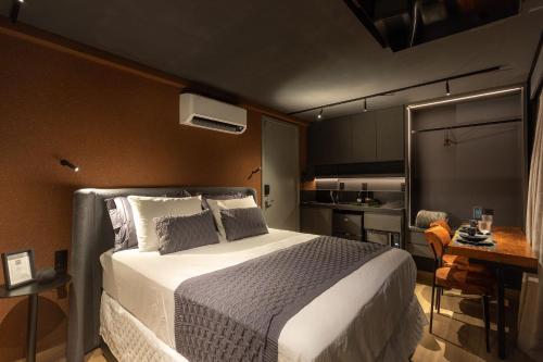 Postel nebo postele na pokoji v ubytování Setai Edition by Hosppedar