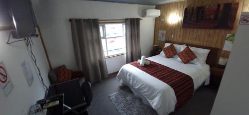 Uma cama ou camas num quarto em Hotel Terra Valdivia