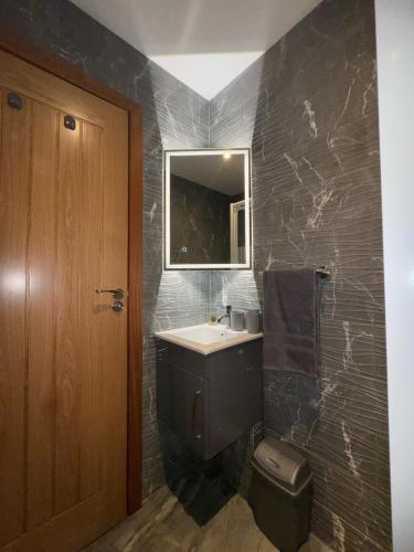 Koupelna v ubytování M16 Deluxe Apartment - 4