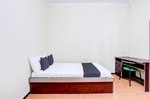Katil atau katil-katil dalam bilik di Hotel O Ump Near Rs Margono