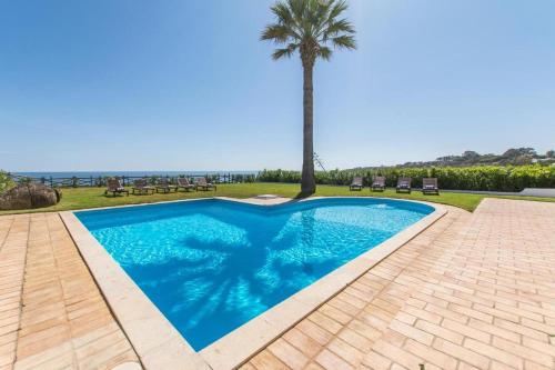 Villa Casa Amendoeiras by LovelyStay