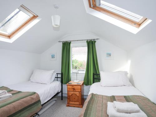 Postel nebo postele na pokoji v ubytování Quarryman's cottage