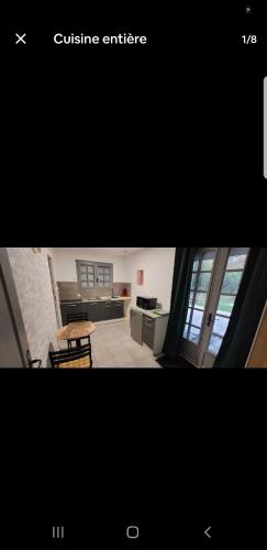 - une vue sur la cuisine et le salon dans l'établissement Samsam, à Mignaloux-Beauvoir