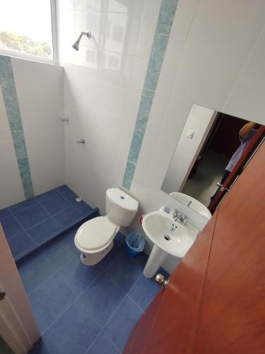 a bathroom with a toilet and a sink at Hotel Camino al Llano in Villavicencio