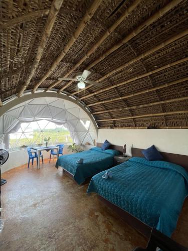 Posezení v ubytování Glamping Burbuja