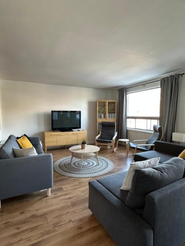 a living room with two couches and a tv at 881 L'APPARTEMENT FAMILIAL "Central" in Quebec City
