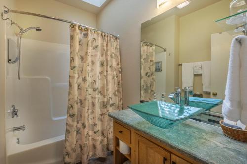 Ένα μπάνιο στο Tyee Lodge Bed And Breakfast