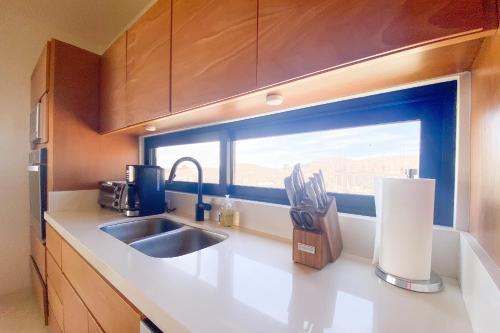 Η κουζίνα ή μικρή κουζίνα στο Cerritos Surf Residences