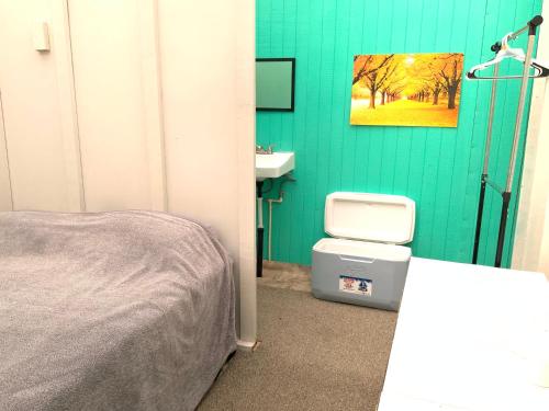 Ένα ή περισσότερα κρεβάτια σε δωμάτιο στο Simply convenient tropical country studio