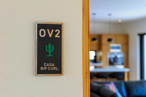 Πιστοποιητικό, βραβείο, πινακίδα ή έγγραφο που προβάλλεται στο Cerritos Surf Residences