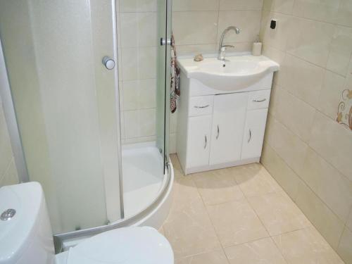 Ένα μπάνιο στο Holiday Home in Kolczewo near Baltic Beaches