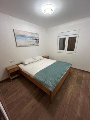 a bedroom with a large bed in a room at House Sunshine in Mrljane