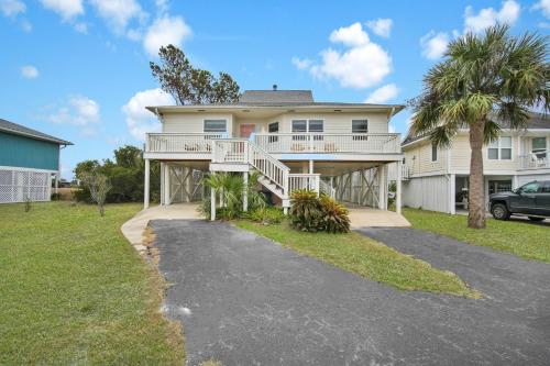 a house with a porch and a driveway at Charming Newly Renovated 3-Bedroom Home on Nautical Watch in Nautical Watch Villas