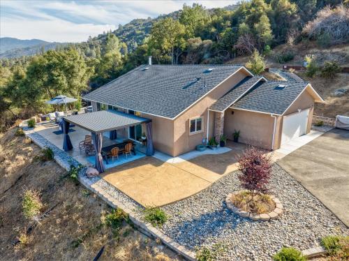 an overhead view of a house with a roof at Hilltop Paradise with stunning views/hot tub/firepit/dog friendly in Oakhurst