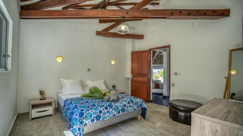Una cama o camas en una habitación de SATH02 - 16 pers