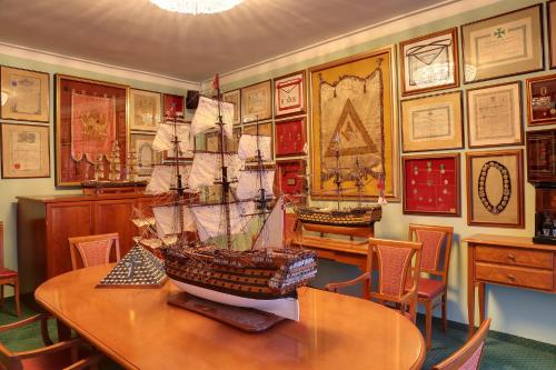 a room with a wooden table with a boat on it at Pension Masonic House in Loket