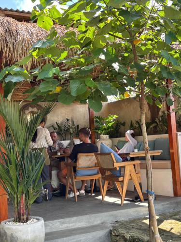 Κήπος έξω από το kaje cottage & restaurant
