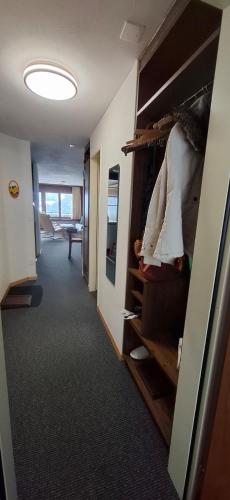 a hallway of an office with a room with a closet at Ski fahren-Schneeschuhwandern-Langlauf inkl Hallenbad in Luzein