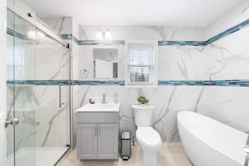 a bathroom with a toilet and a sink and a shower at Big Villa 6Bd 7Ba Heated Pool Hot Tub Sauna Big Game Room in Lindale