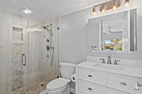 Koupelna v ubytování A Veranda Unit At Destin Pointe Resort