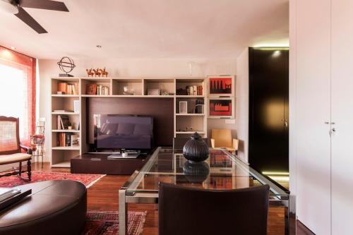Spacious Apartment with Views of Plaza de España & María Luisa Park photo 15