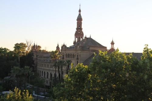 Spacious Apartment with Views of Plaza de España & María Luisa Park photo 18