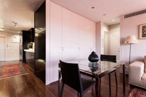 Spacious Apartment with Views of Plaza de España & María Luisa Park photo 19