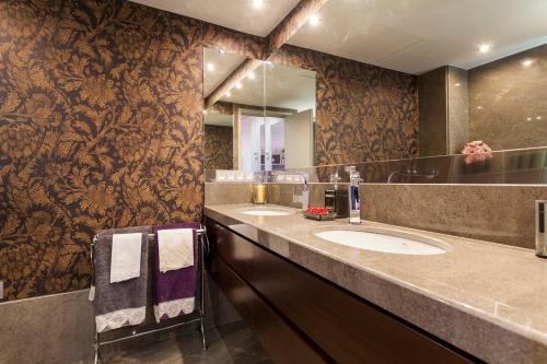 Spacious Apartment with Views of Plaza de España & María Luisa Park photo 9