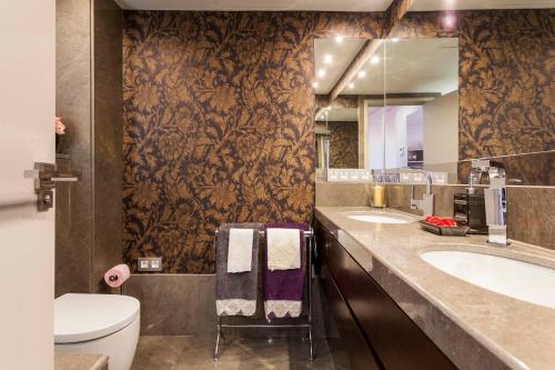 Ένα μπάνιο στο By Plaza de España overlooking Parque María Luisa