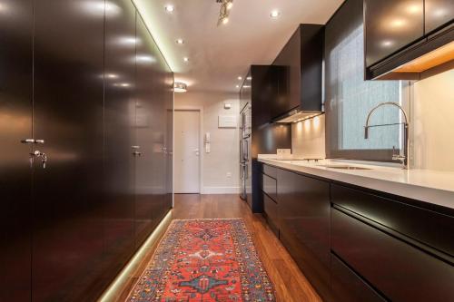 Spacious Apartment with Views of Plaza de España & María Luisa Park photo 25
