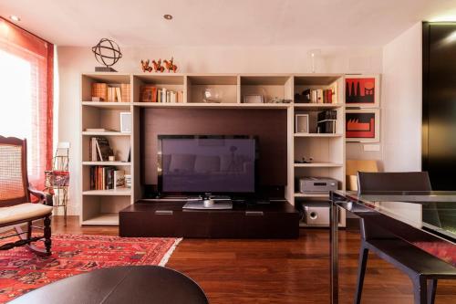 Spacious Apartment with Views of Plaza de España & María Luisa Park photo 26
