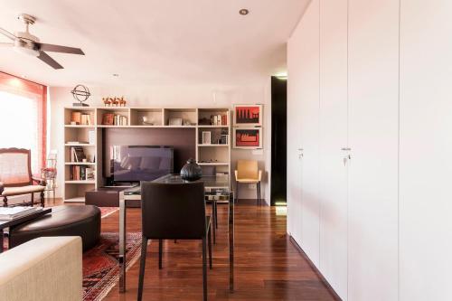 Spacious Apartment with Views of Plaza de España & María Luisa Park photo 29