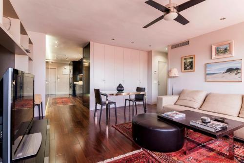 Spacious Apartment with Views of Plaza de España & María Luisa Park photo 6