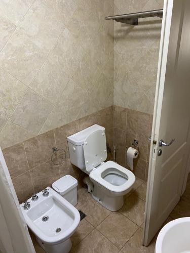 a bathroom with a toilet and a sink at Altos Patagonia in Río Gallegos
